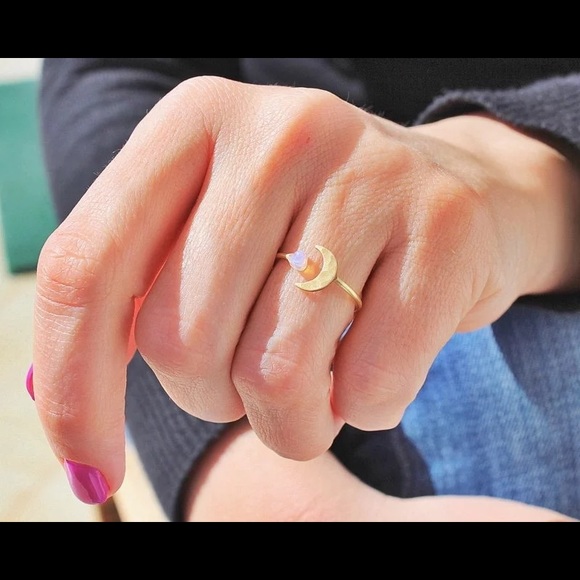 Moon shaped inlay small moonstone ring - Picture 7 of 9